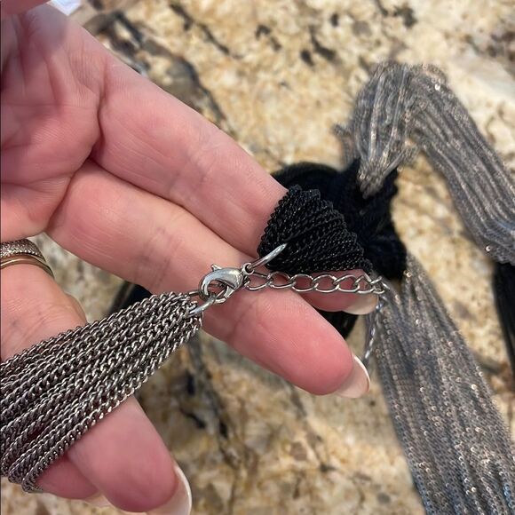 Elegant Black and Silver Necklace - Picture 4 of 4